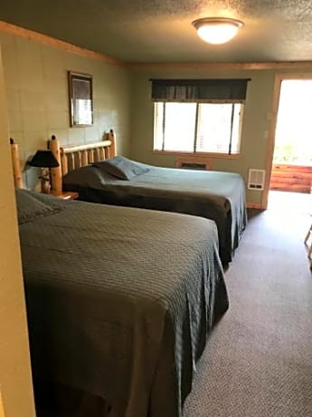 Deluxe Queen Room