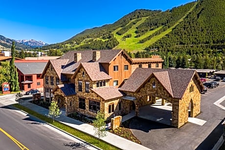 Elk Country Inn