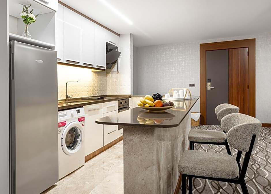 Lilium Hotel & Suites