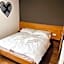 PJ Hotel Cerklje - 5min to Airport - Free Parking