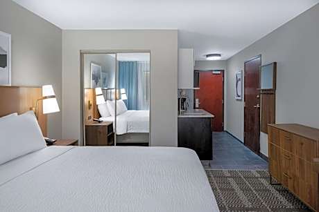 Studio Suite with King Bed - Non-Smoking