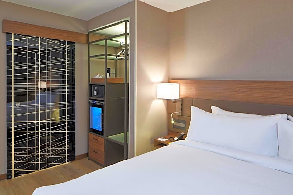 AC Hotel by Marriott Atlanta Downtown