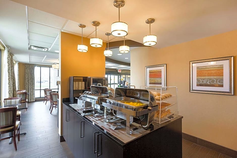 Clarion Hotel Beachwood-Cleveland