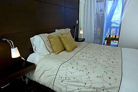 One-Bedroom Deluxe Apartment