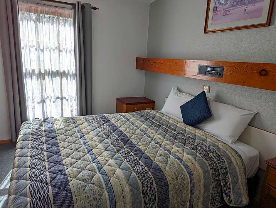 Photo 1 of 26 of Superior 1 Queen Bed