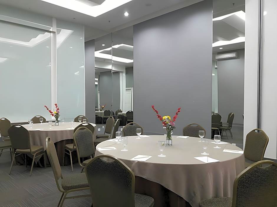 Brits Hotel Puri Indah