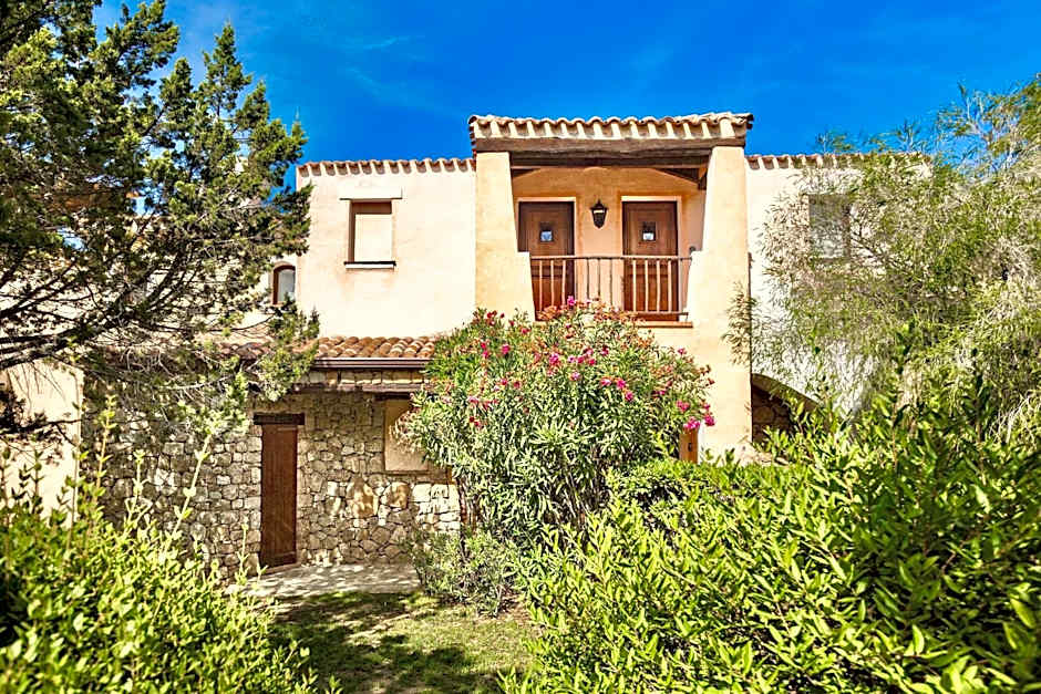 Residence con piscina a Liscia di Vacca, 350 mt dal mare, 3 km da Porto Cervo