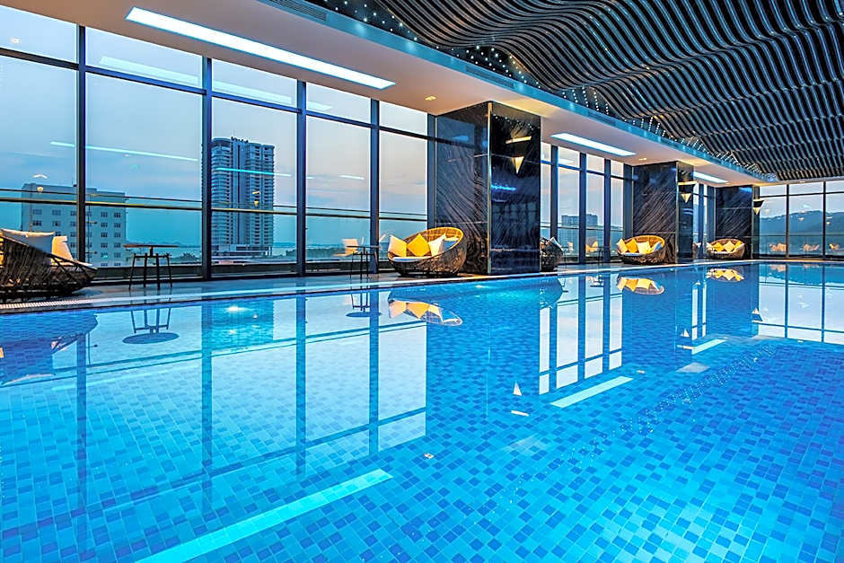 DeLaSea Ha Long Hotel - Modern Bayview Escape 