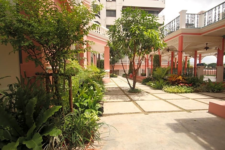 Hiranyakul House Riverside