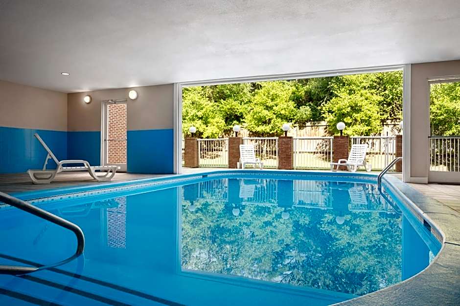 Country Inn & Suites by Radisson, Charlotte University Place, NC