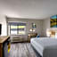 Days Inn and Suites by Wyndham Kansas City South