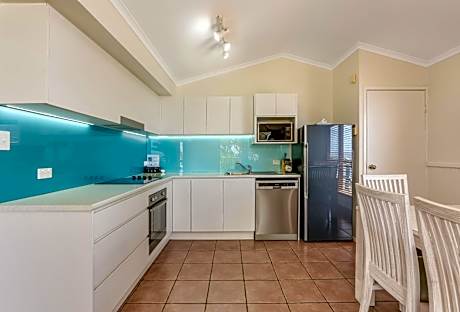 Three-Bedroom Cabin (No Spa Bath) - Ocean Dream