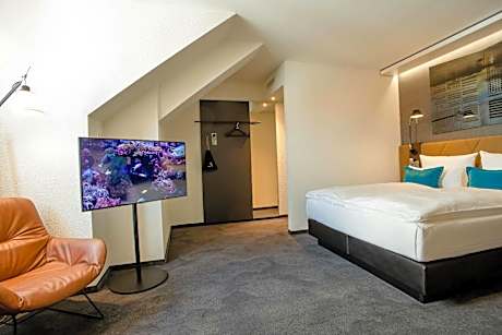 Deluxe Room (2 Adults + 1 Child)