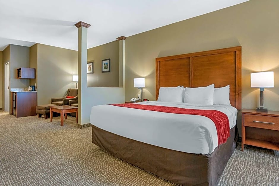 Comfort Inn & Suites Near Mt. Rushmore