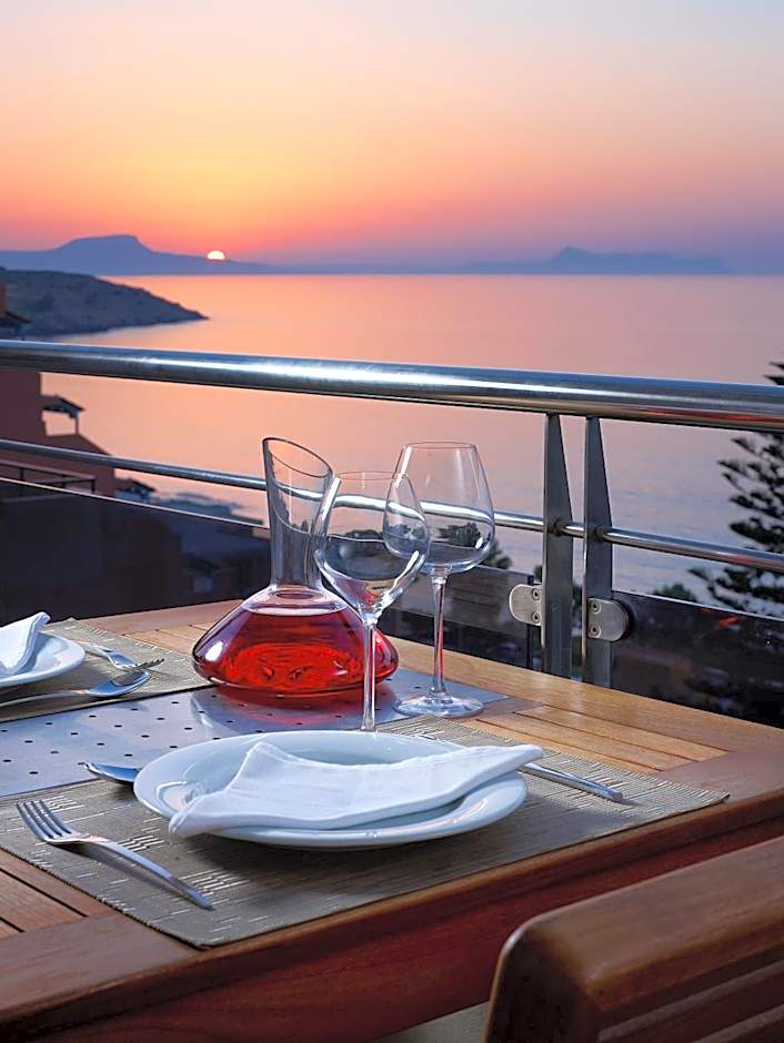 Macaris Suites & Spa