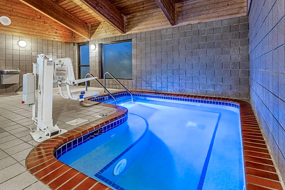 AmericInn by Wyndham Monroe