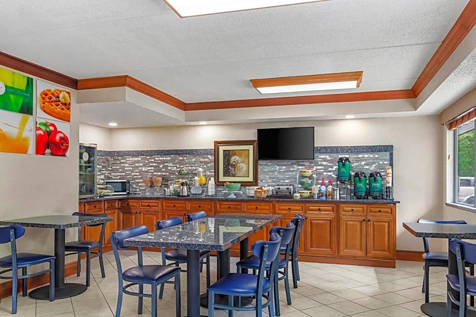 Quality Inn & Suites Gibsonia - Pittsburgh North