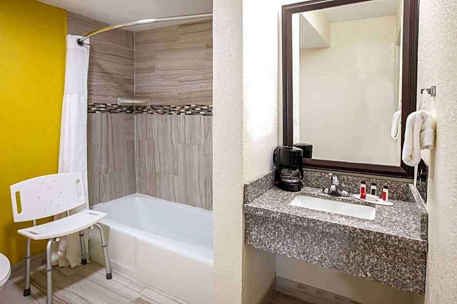 Super 8 by Wyndham Ft Stockton