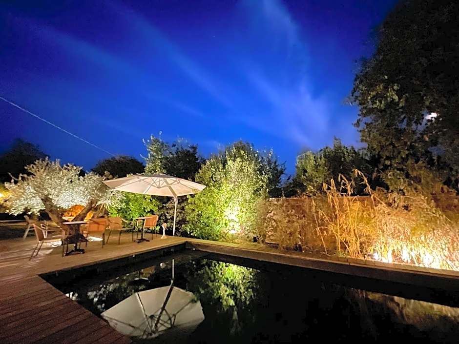 L Amourier chambres charme et confort avec Jacuzzi ou baignoire XXL