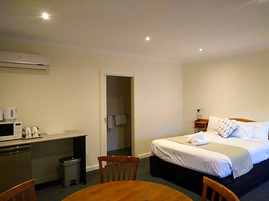 Lakeside Motel Waterfront