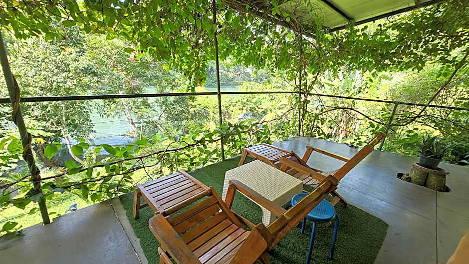 Baandin Chiewlarn Resort
