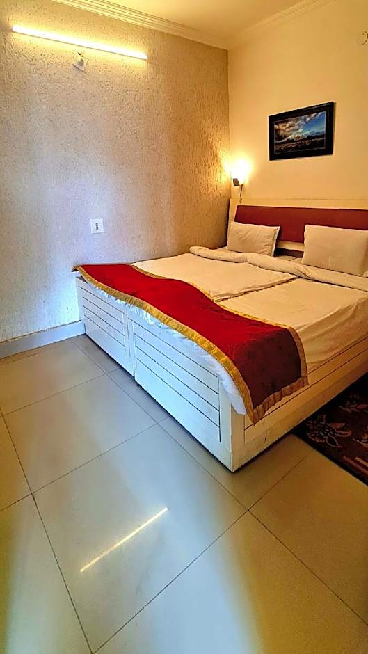 Hotel Kamal ( Nearest to Taj Mahal )
