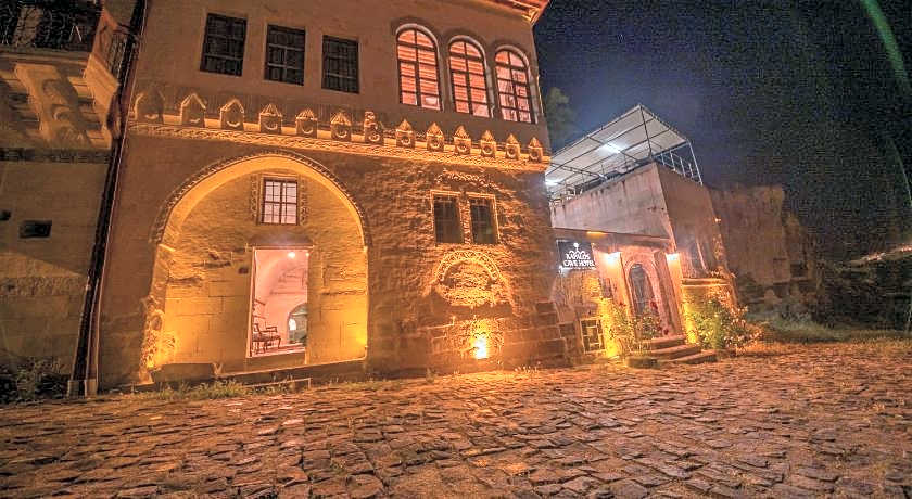 KAPALOS CAVE SUİTES