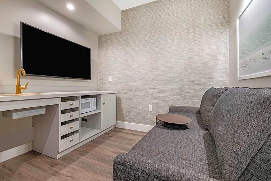 Cambria Hotel Calabasas - Malibu