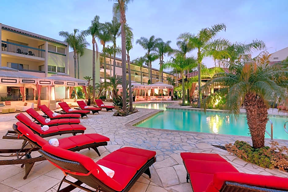 Photo 1 sur 59 de Atrium Hotel At Orange County Airport