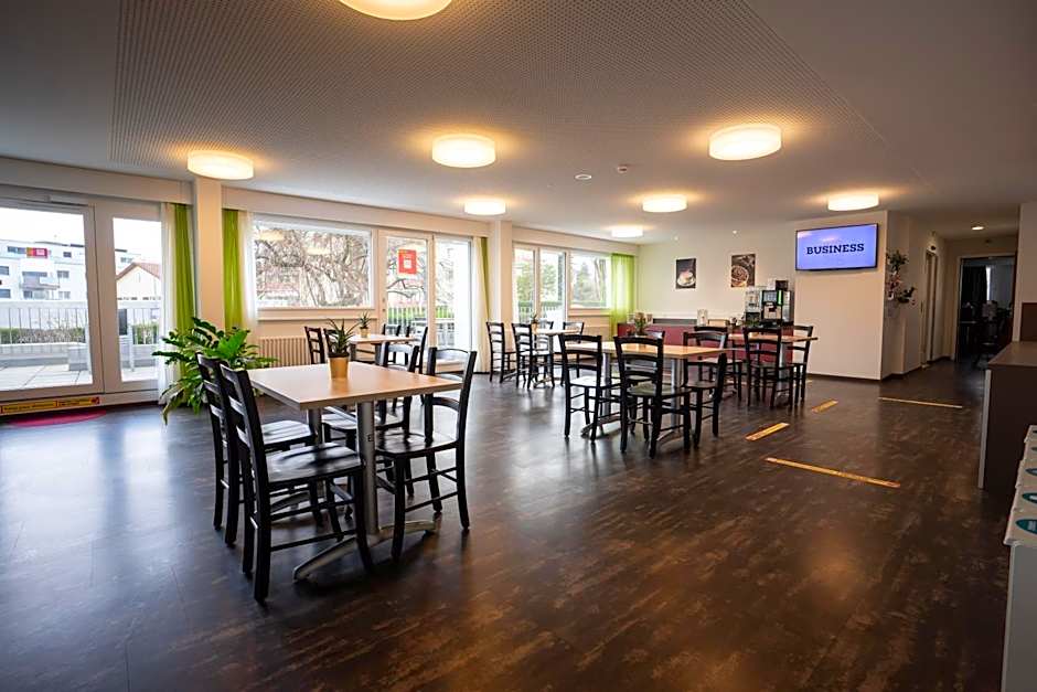 Nyon Hostel