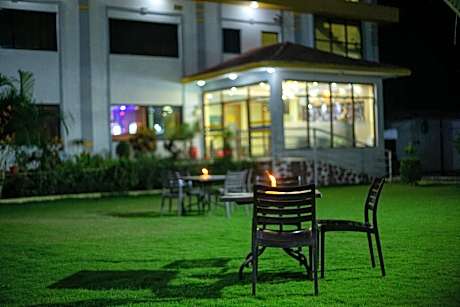 Siddhartha Riverside Resort