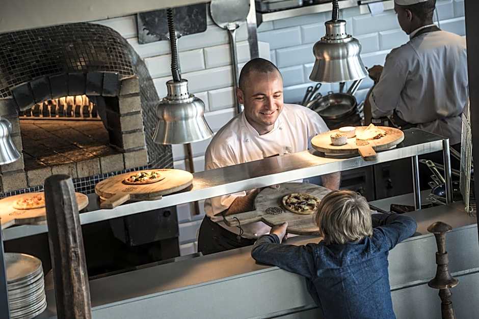 Four Seasons Hotel Westcliff