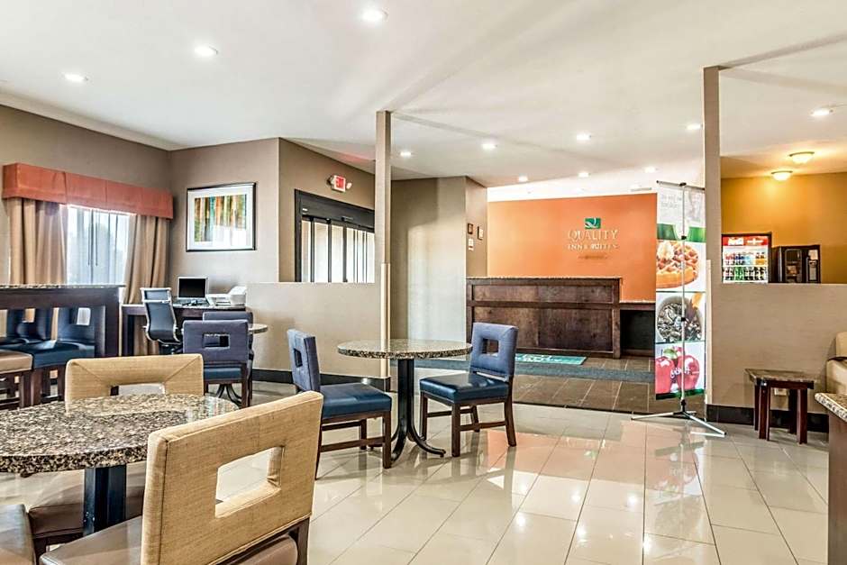 Quality Inn & Suites Salem near I-57