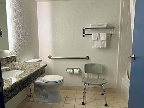 King Suite - Disability Access/Non-Smoking