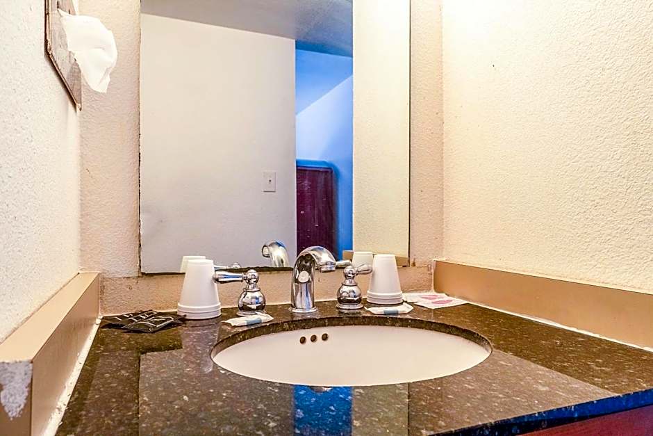 Castle Inn & Suites By OYO Chickasha
