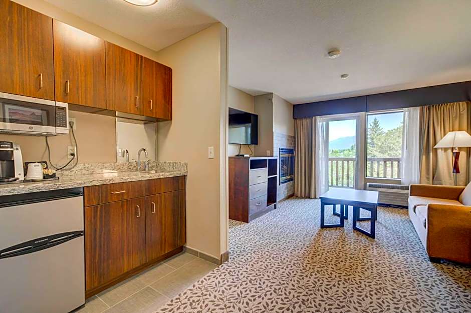 The Pine Lodge on Whitefish River