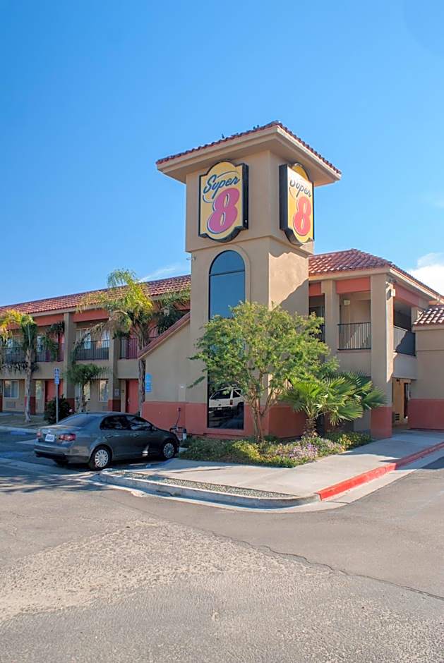Super 8 by Wyndham Indio