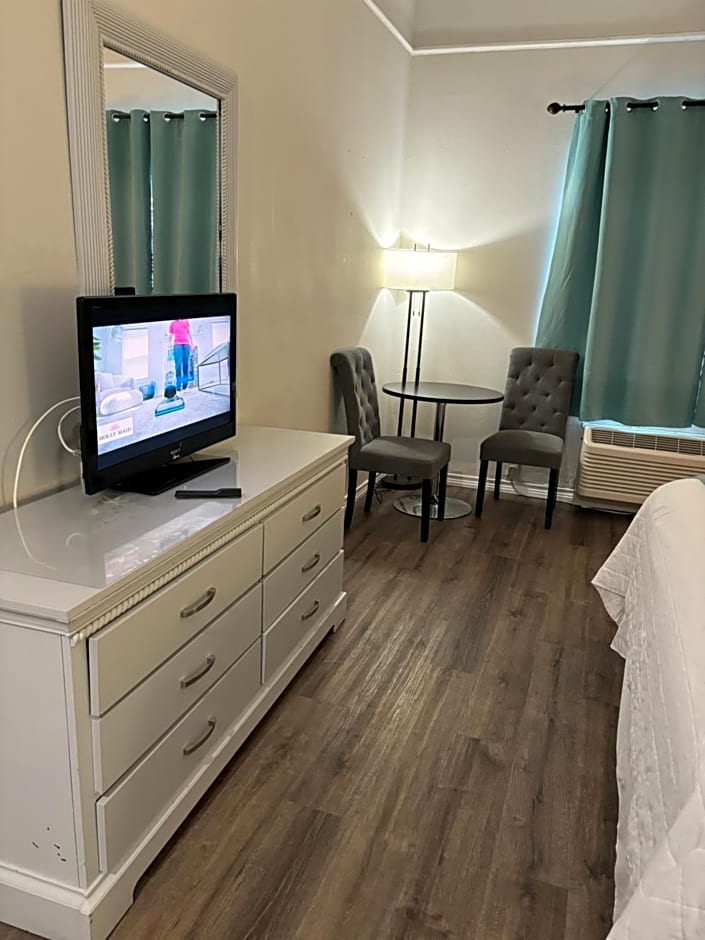 Deluxe 6 Inn & Suites