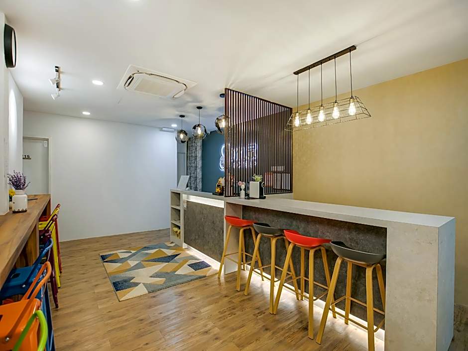 SPOT ON 90394 Jom Hotel