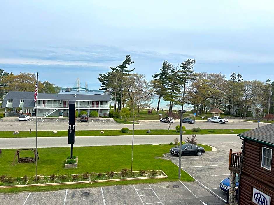 Super 8 by Wyndham Bridgeview of Mackinaw City