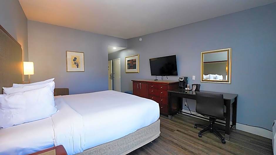SeaSide Inn & Suites