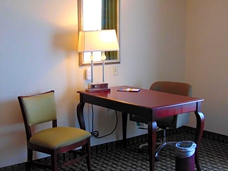 Deluxe King Room - Non-Smoking