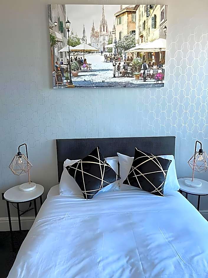 OYO Marine Parade Hotel, Eastbourne Pier