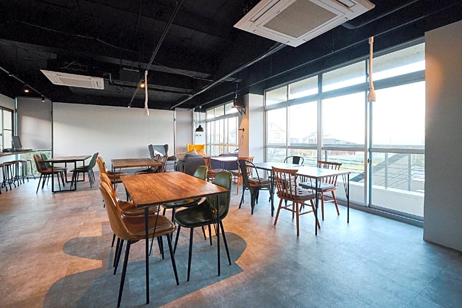 J-Hoppers Lake Biwa Guesthouse