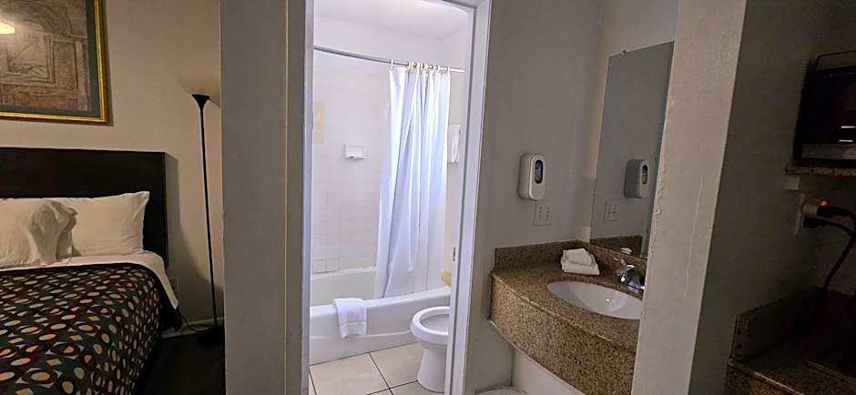 Merida Inn & Suites