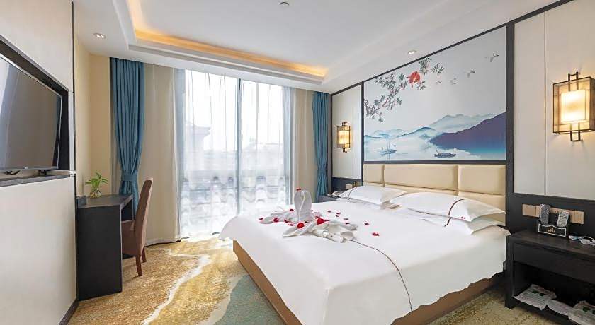 Yiwu Luckbear Hotel
