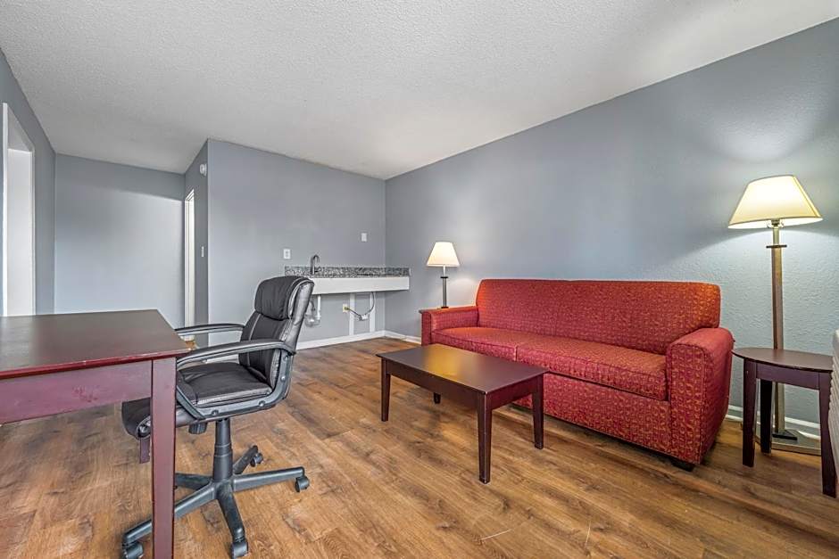 Super 8 by Wyndham Portsmouth - Norfolk