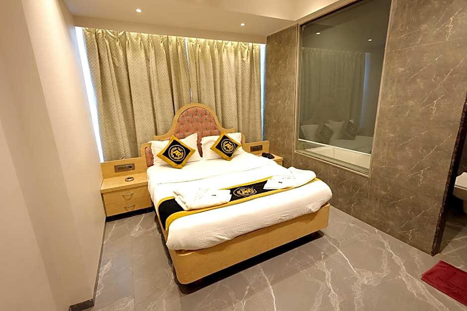 Photo 1 of 9 of Deluxe, Bathtub