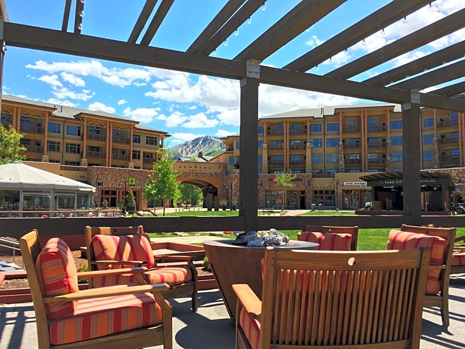 Sundial Lodge Larger Penthouse by Canyons Village Rentals