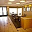 La Quinta Inn & Suites by Wyndham Warwick-Providence Airport